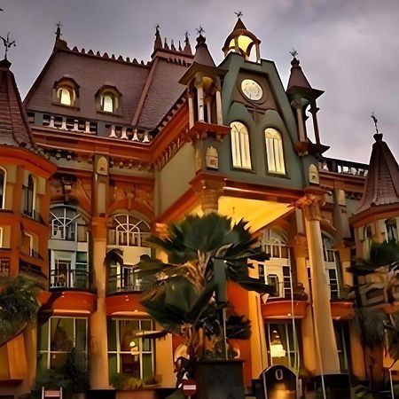 Gajahmada Graha Hotel Malang Exterior foto