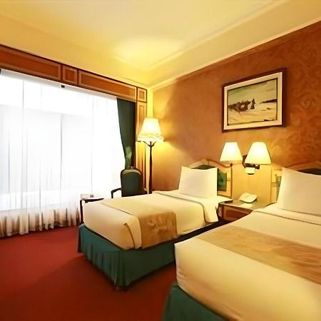 Gajahmada Graha Hotel Malang Exterior foto