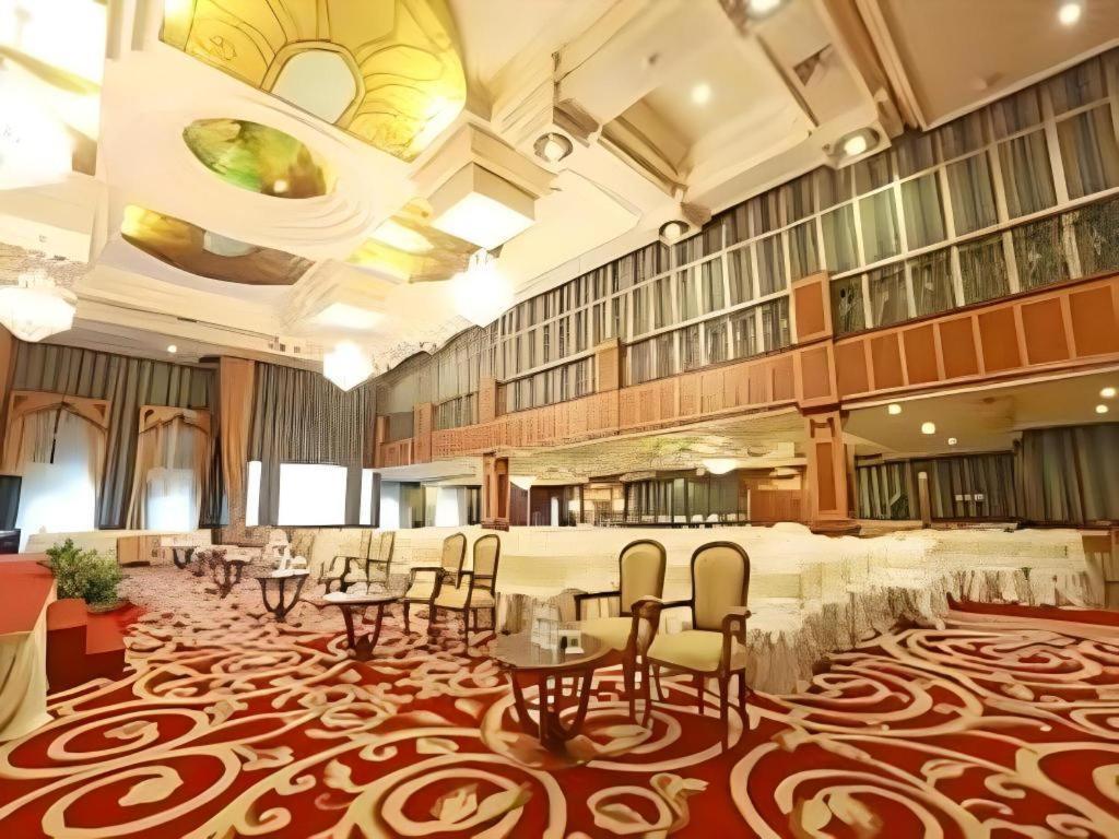 Gajahmada Graha Hotel Malang Exterior foto
